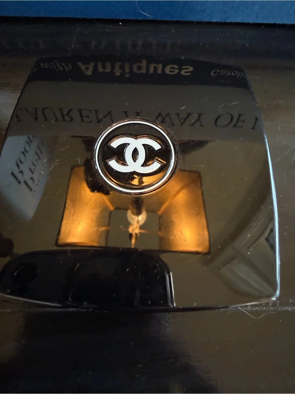 CHANEL authentic les